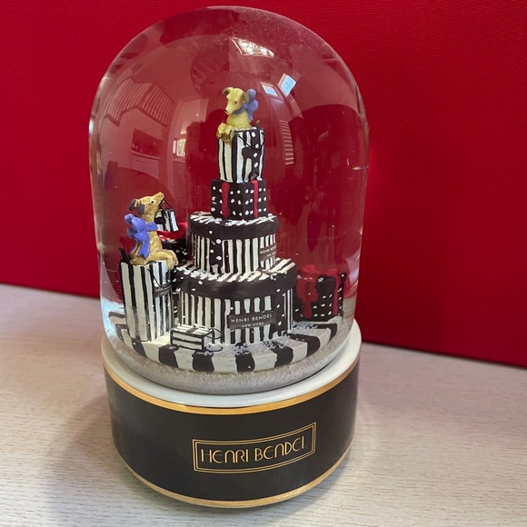 henri bendel Dog Shopping Bag and Gift Boxes snow globe - Picture 1 of 8
